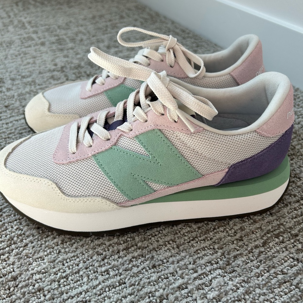 New Balance Women’s 237 Sneakers - size 8.5